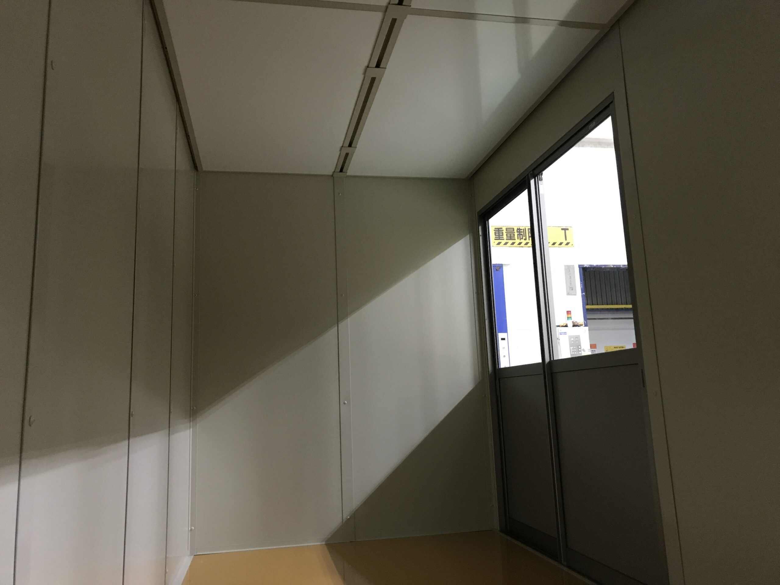 倉庫内事務所を東京都中央区に1日で設置|パネルハウス関東 倉庫内事務所を東京都中央区に1日で設置|パネルハウス関東