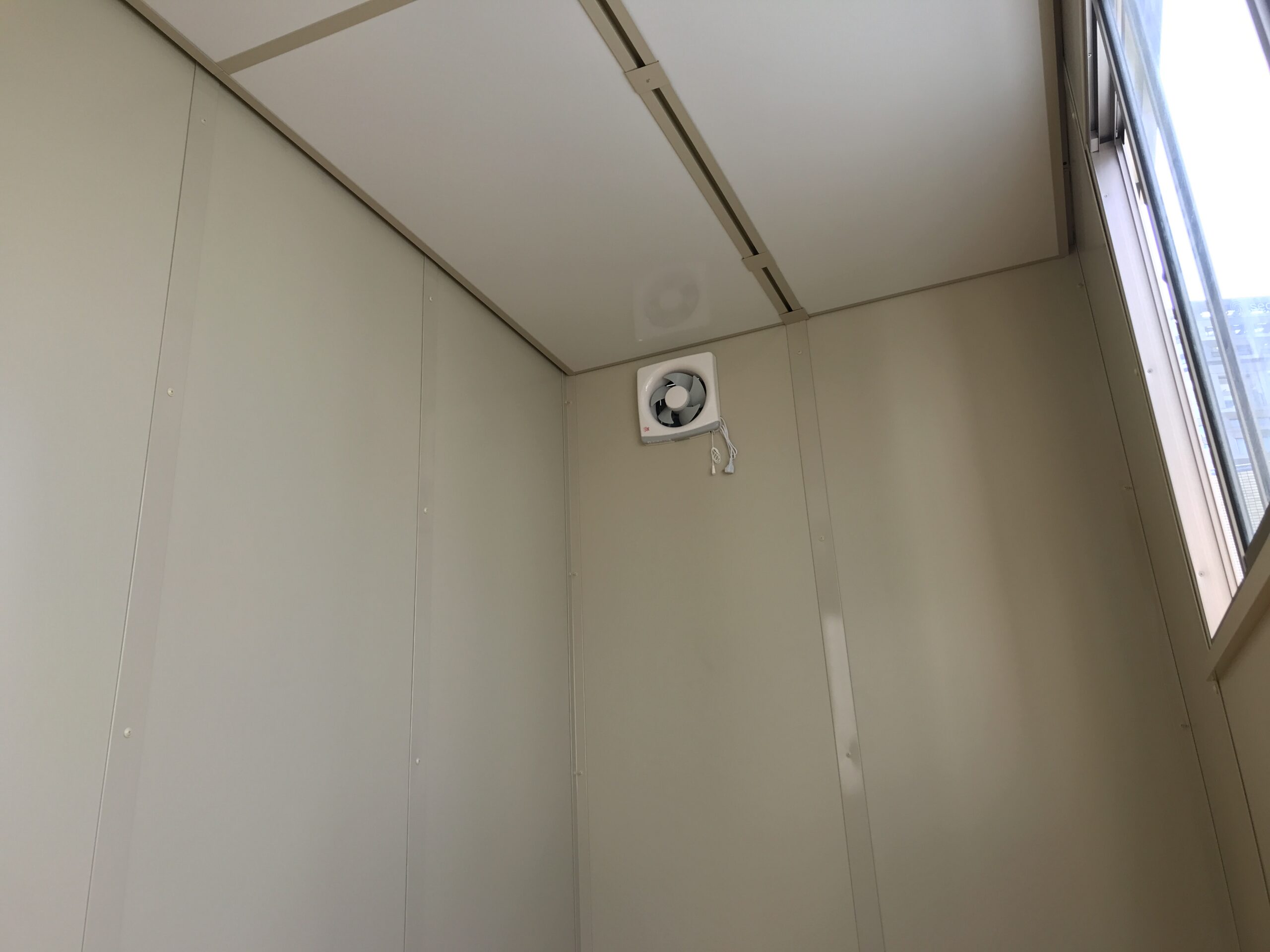 仮設事務所を東京都渋谷区に屋外設置｜パネルハウス関東