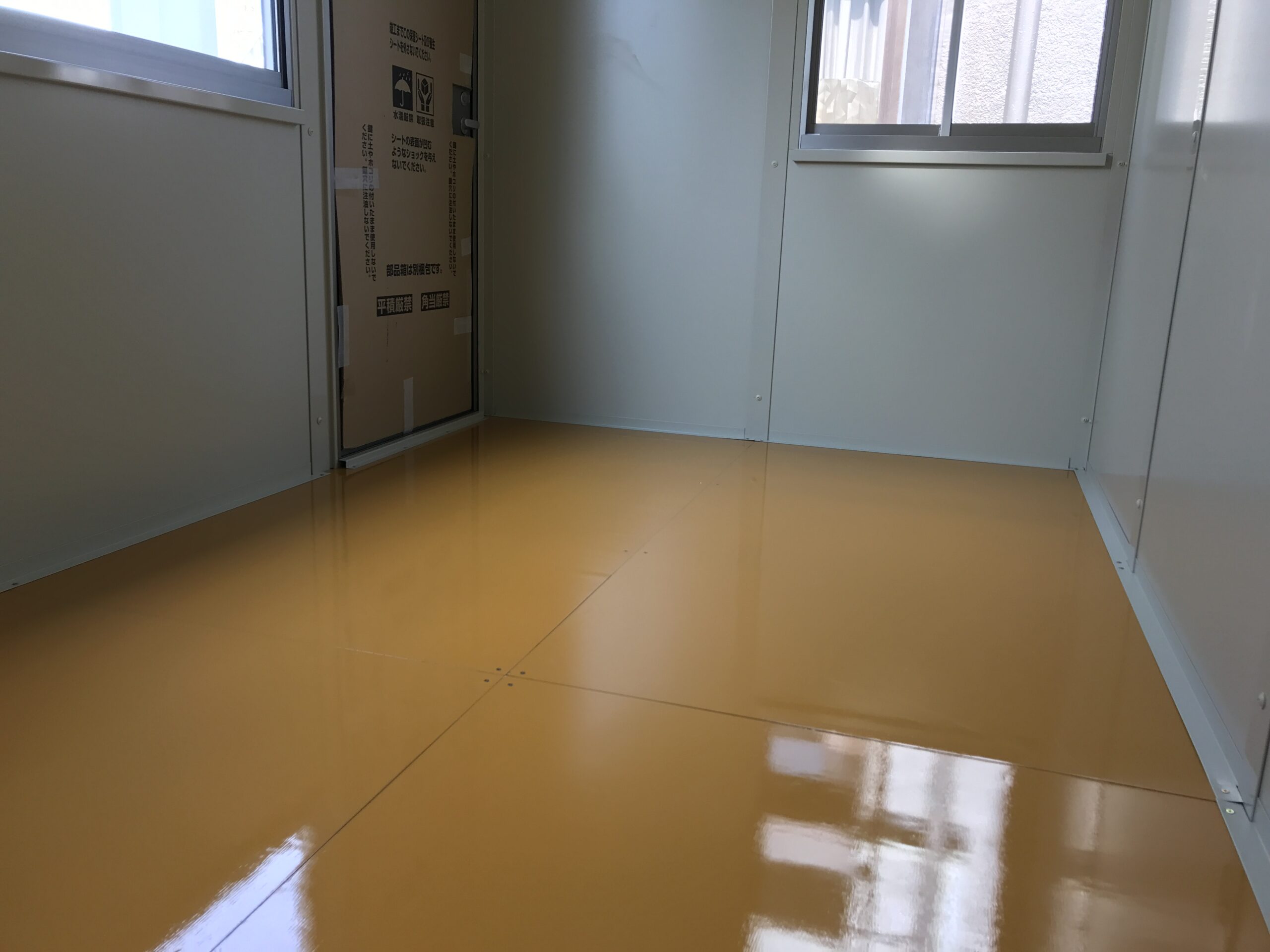 仮設事務所を東京都渋谷区に屋外設置｜パネルハウス関東