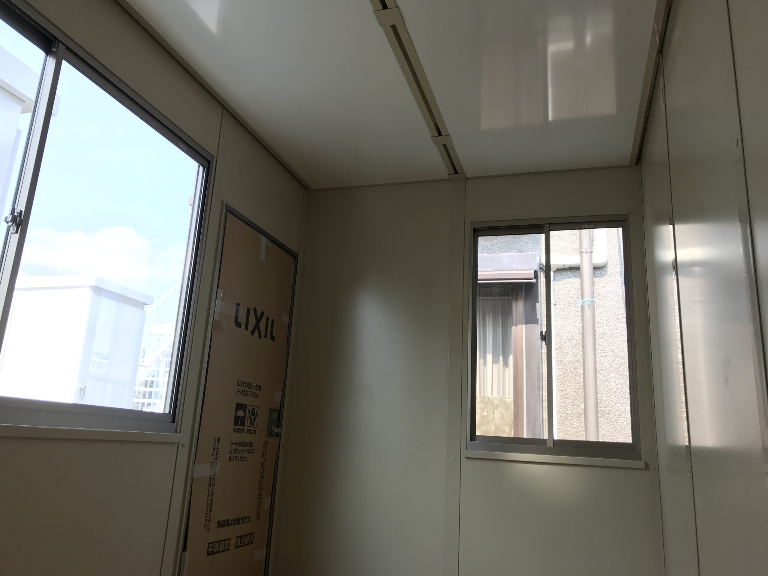仮設事務所を東京都渋谷区に屋外設置｜パネルハウス関東
